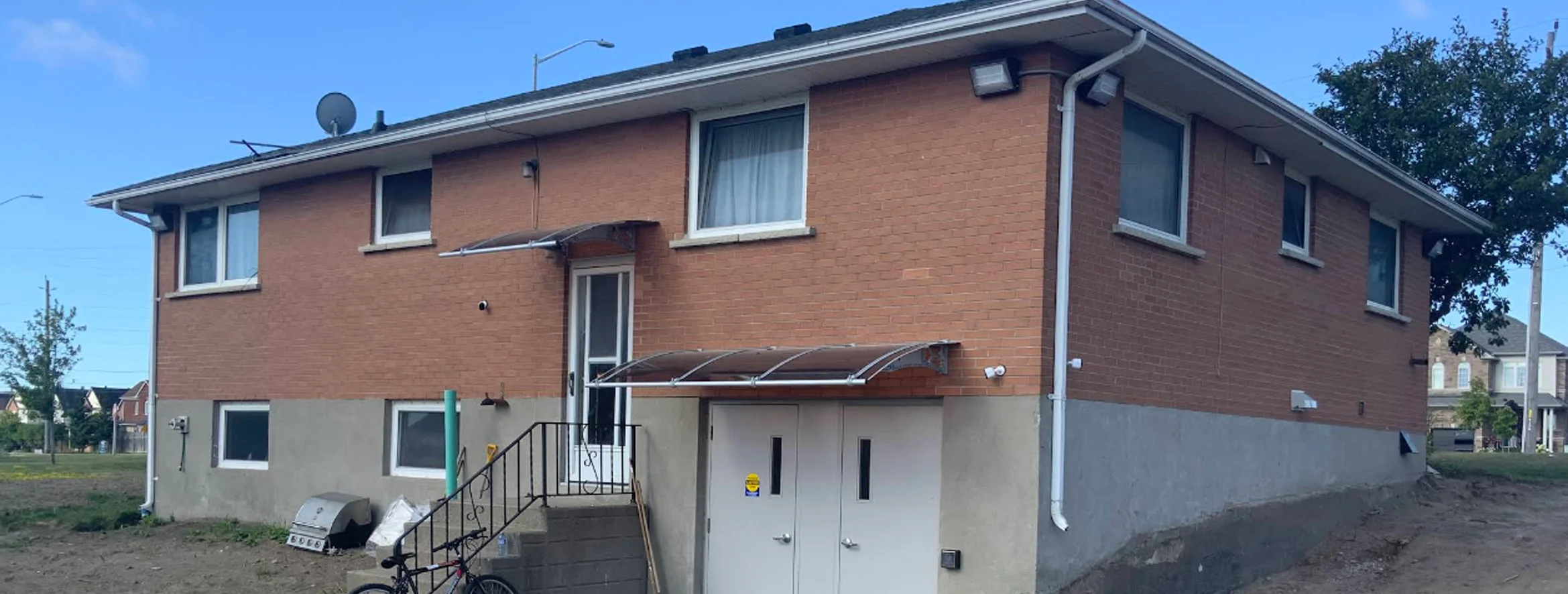 Exterior view of Al-Arqam Islamic Centre Oshawa building